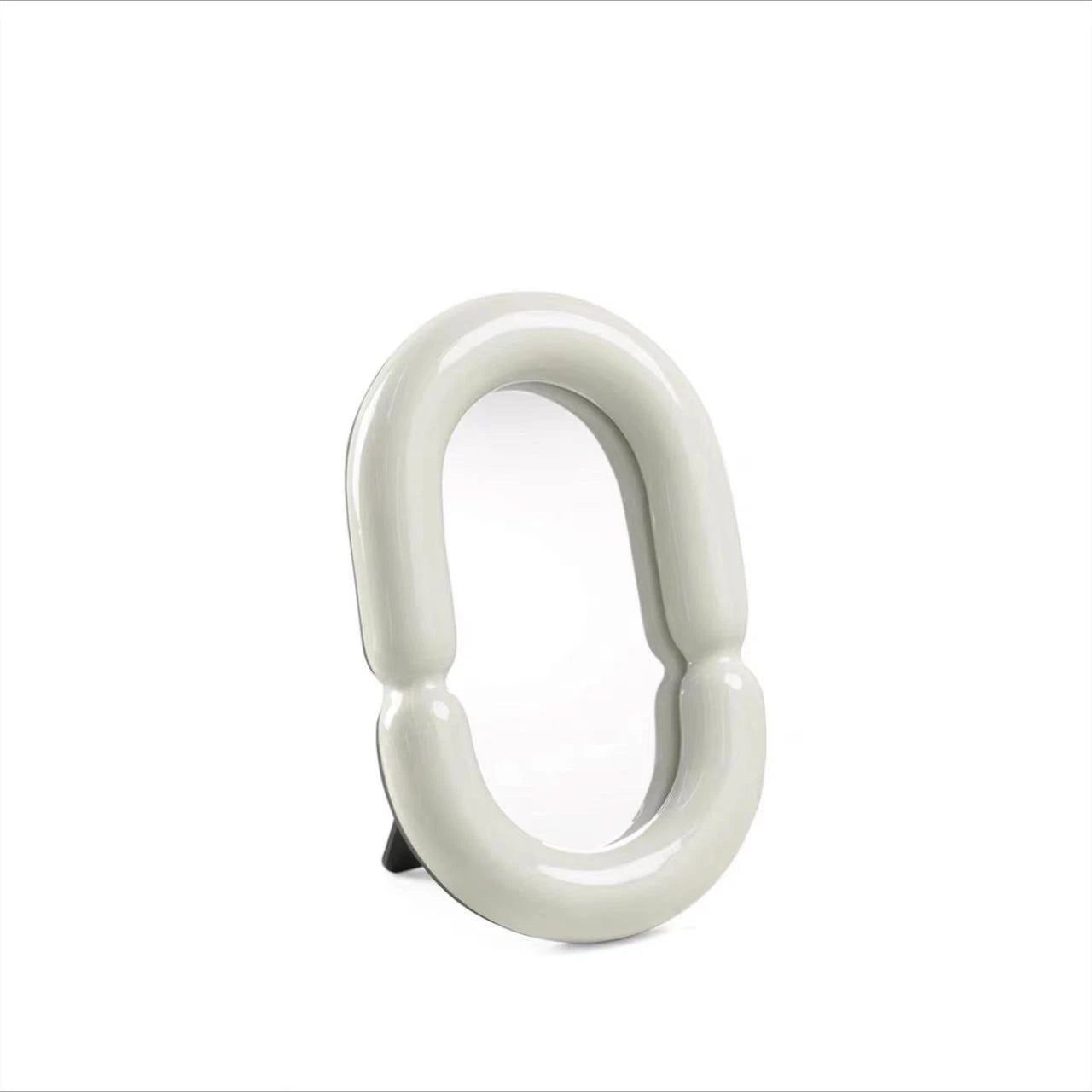 SerenaShape – Elegant Oval Mirror with Sculptural Shape