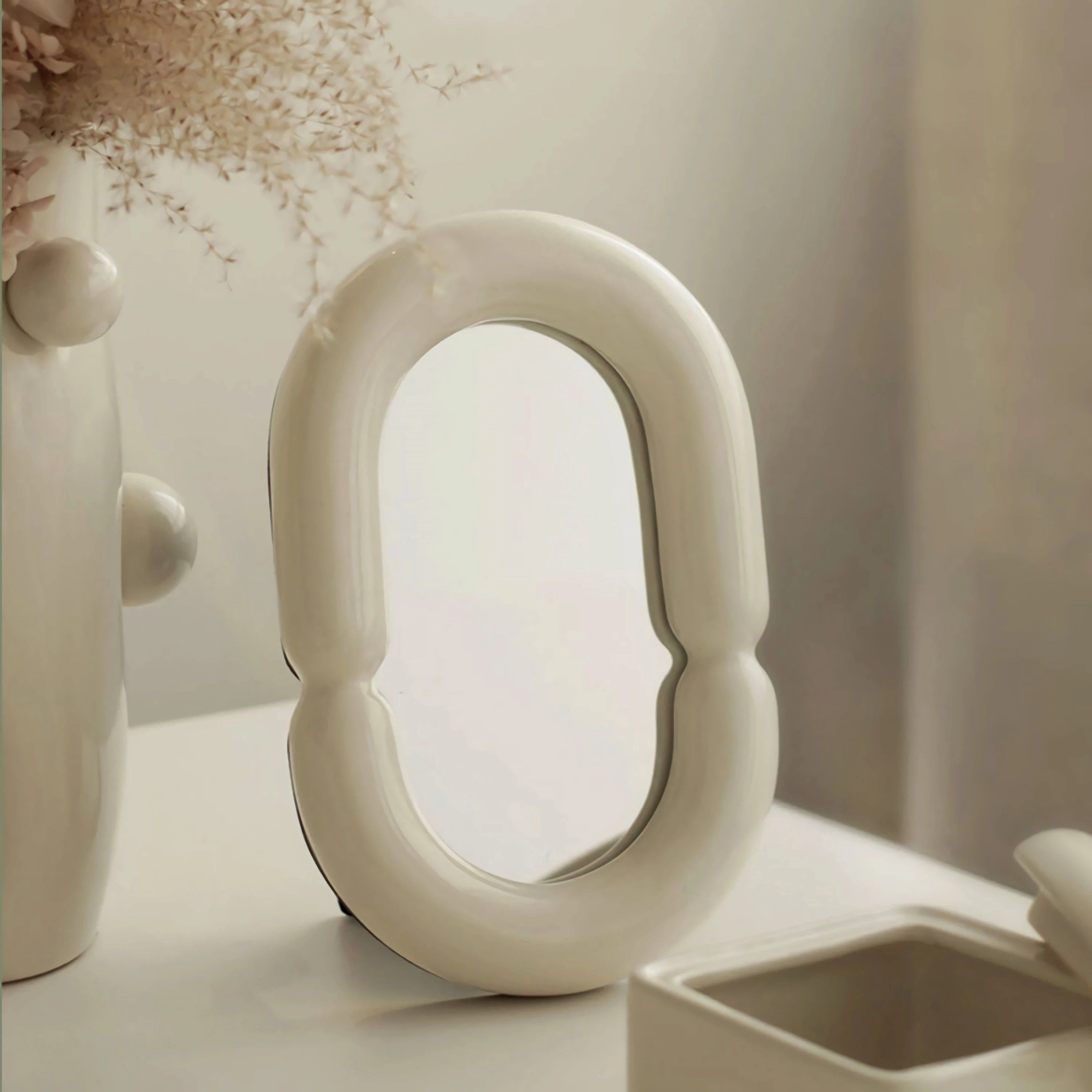 SerenaShape – Elegant Oval Mirror with Sculptural Shape