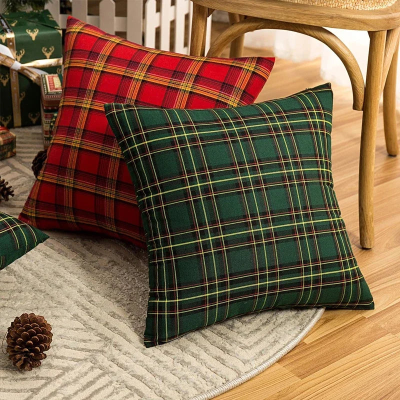 HolidayGlow – Christmas Plaid Cushion Cover with Snowflake Motif for a Magical Interior