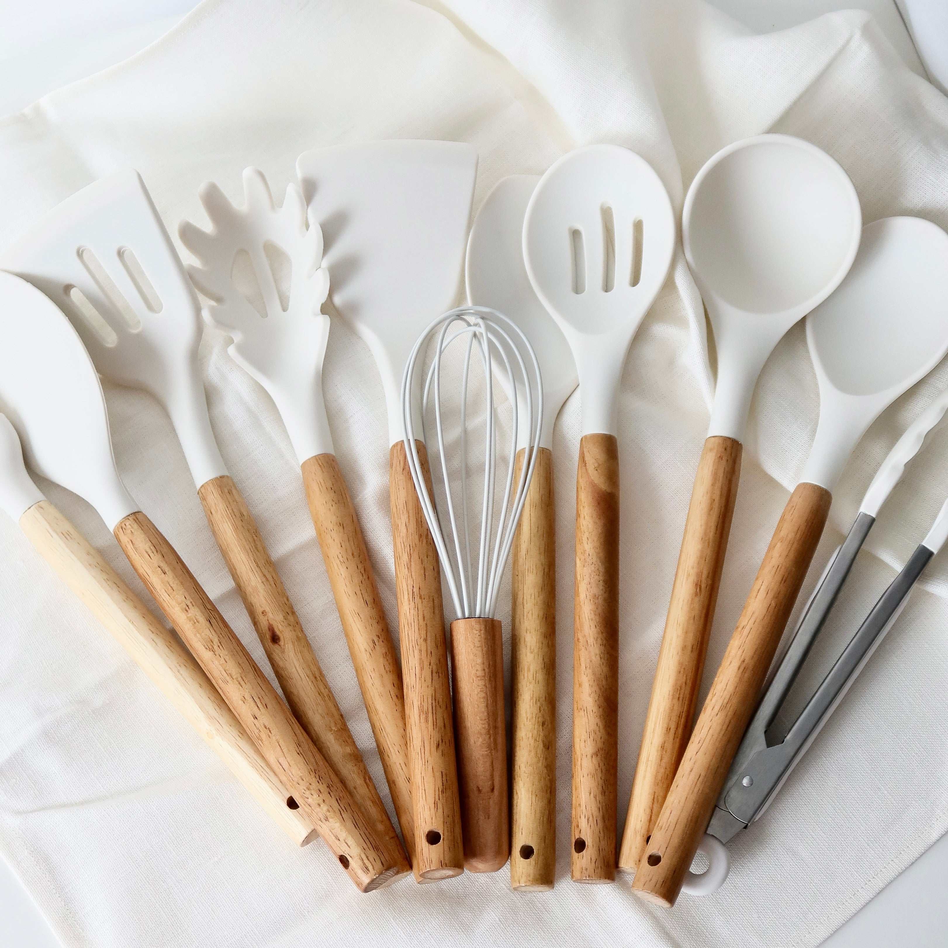Set d’ustensiles de cuisine en silicone avec poignées en bois et têtes résistantes à la chaleur