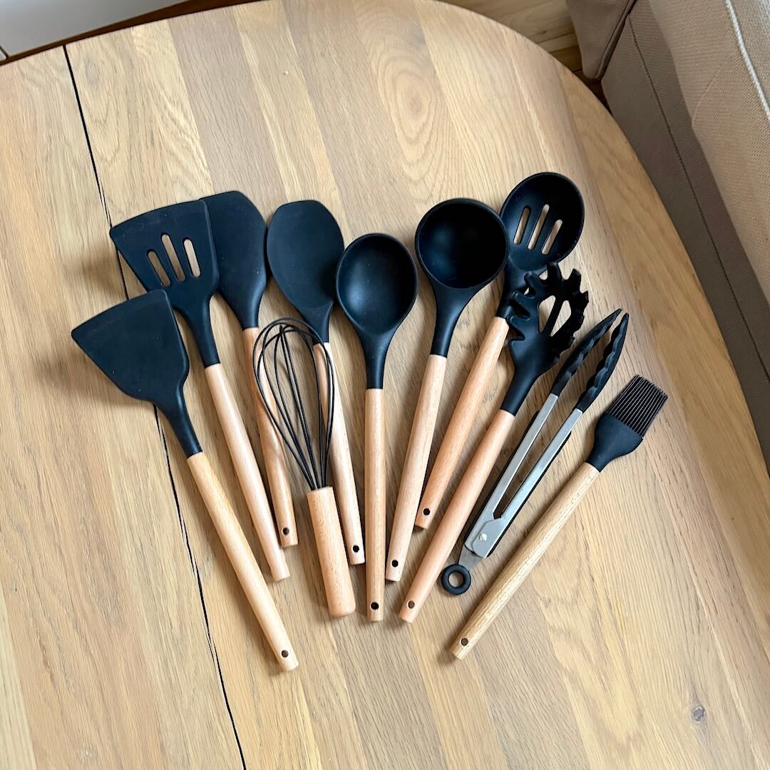 Set d’ustensiles de cuisine en silicone avec poignées en bois et têtes résistantes à la chaleur