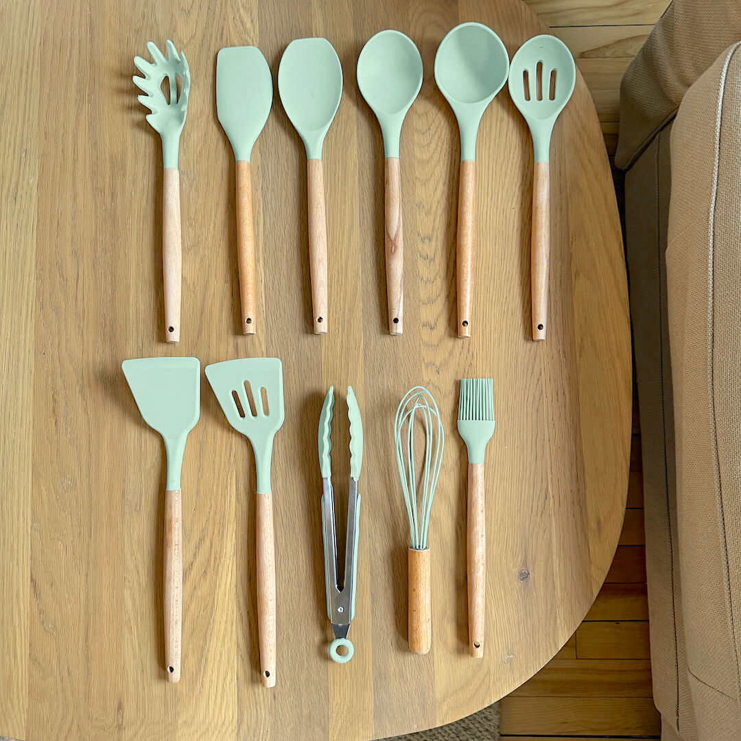Set d’ustensiles de cuisine en silicone avec poignées en bois et têtes résistantes à la chaleur