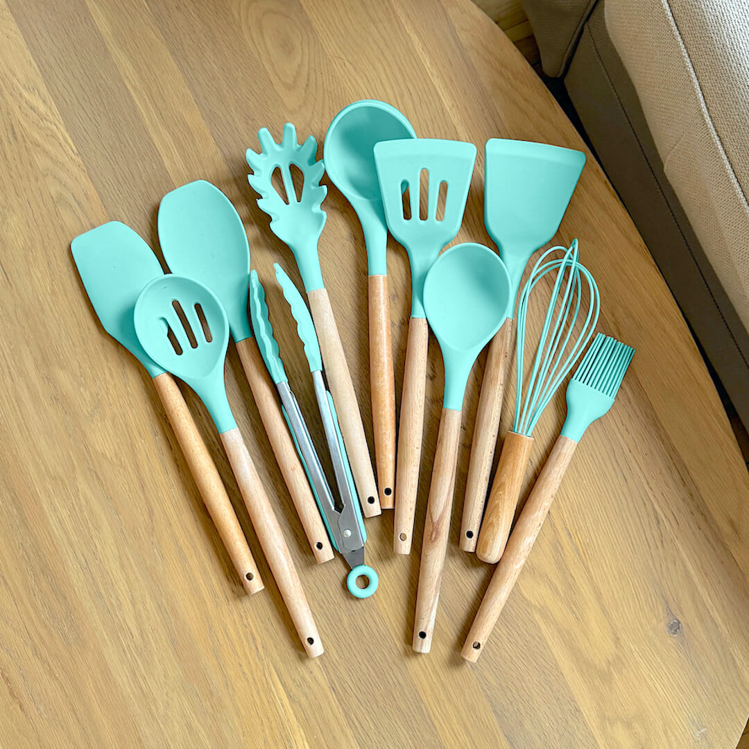 Set d’ustensiles de cuisine en silicone avec poignées en bois et têtes résistantes à la chaleur