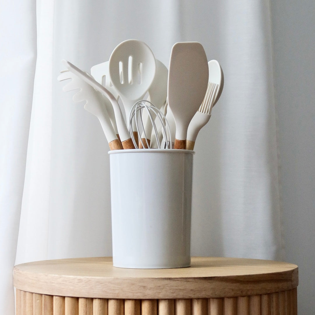 Set d’ustensiles de cuisine en silicone avec poignées en bois et têtes résistantes à la chaleur