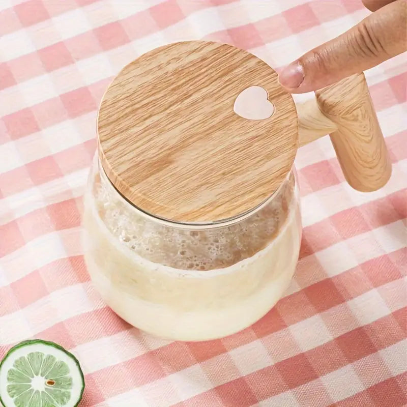 BrewEaseLuxe Self-Stirring Mug – For a Stylish and Smart Coffee Experience