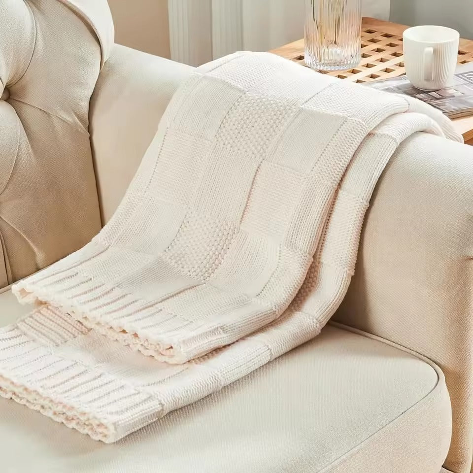 LunaWeave Luxe Knitted Throw – Soft Warmth & Timeless Style for a Serene Interior
