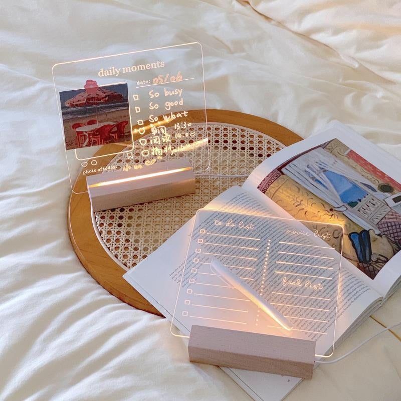 MemoGlow – Stijlvolle Acryl Notitiebord met Houten Standaard