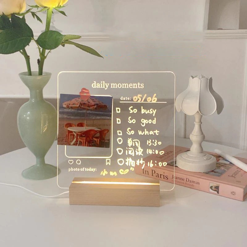 MemoGlow – Stijlvolle Acryl Notitiebord met Houten Standaard