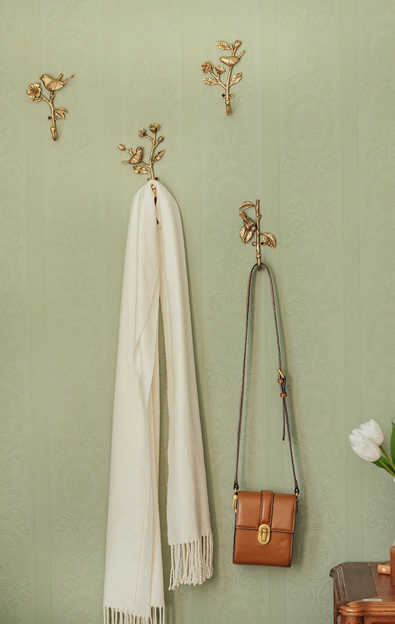AvianCharm – Metal Wall Hook with Playful Bird Design