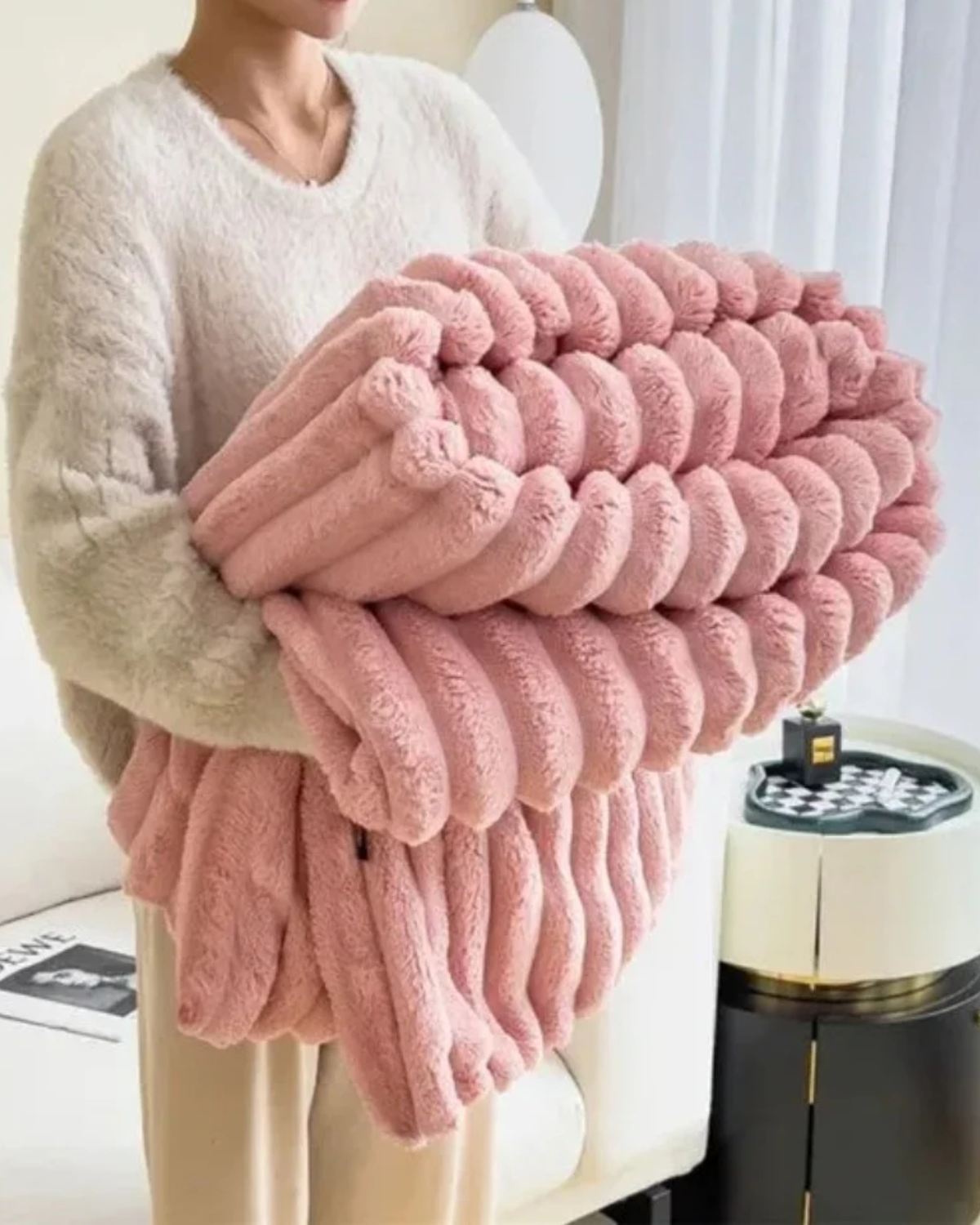 Veloura – Luxe Plush Blanket with Elegant Texture for Warmth & Style