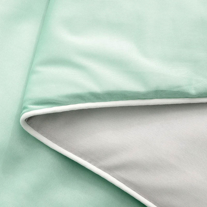 CoolBreeze – Luxe Breathable Cooling Blanket for Optimal Sleep Comfort