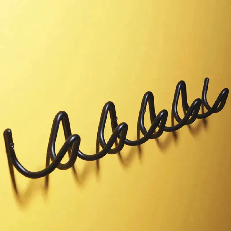LineaLoop – Modern Metal Wall Coat Rack with Elegant Design