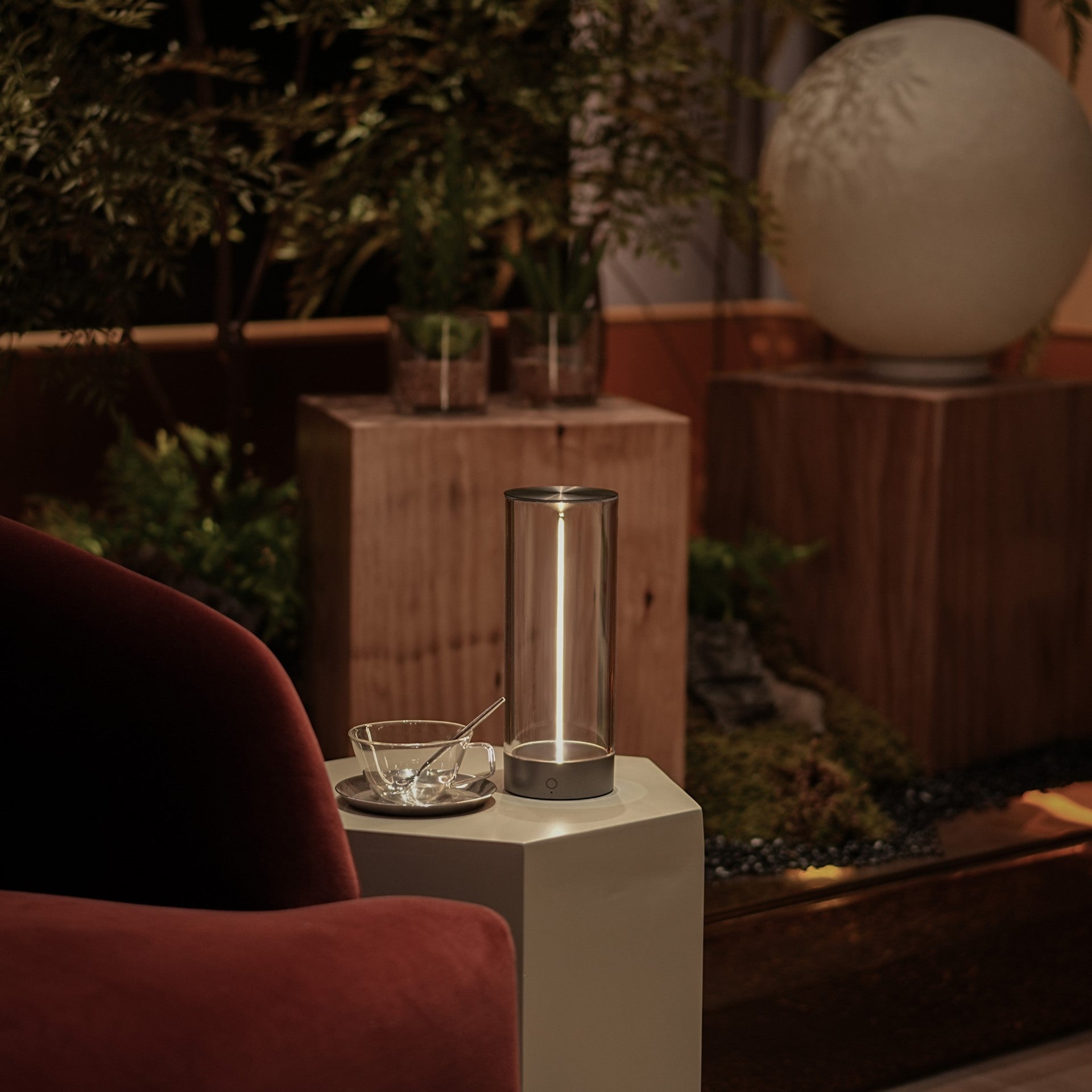 LumiRay – Modern Table Lamp with Enchanting Cylindrical Light Design