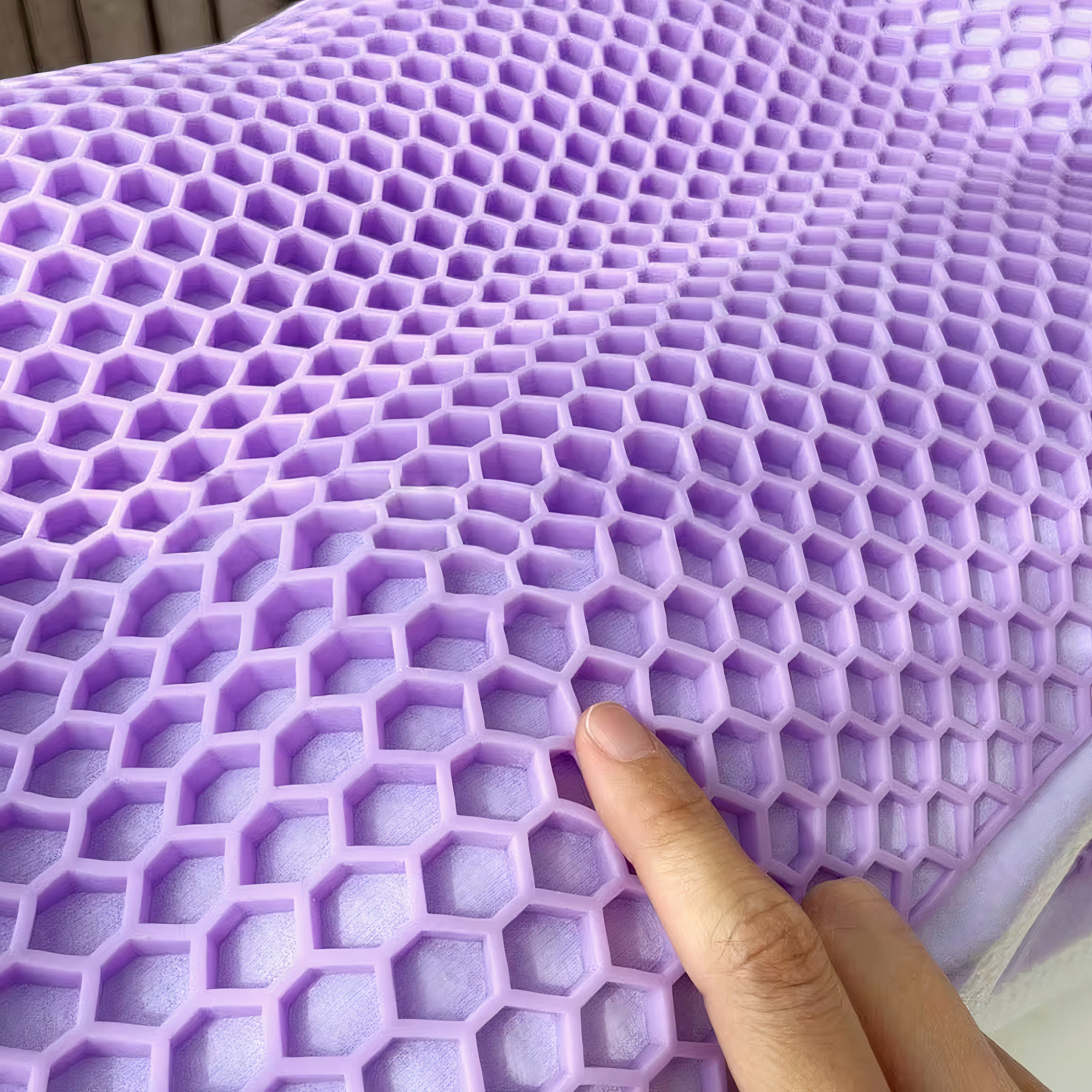 ThermaComfort – Hybrid Honeycomb Gel Pillow with Ergonomic Neck and Shoulder Support for Optimal Sleep Comfort