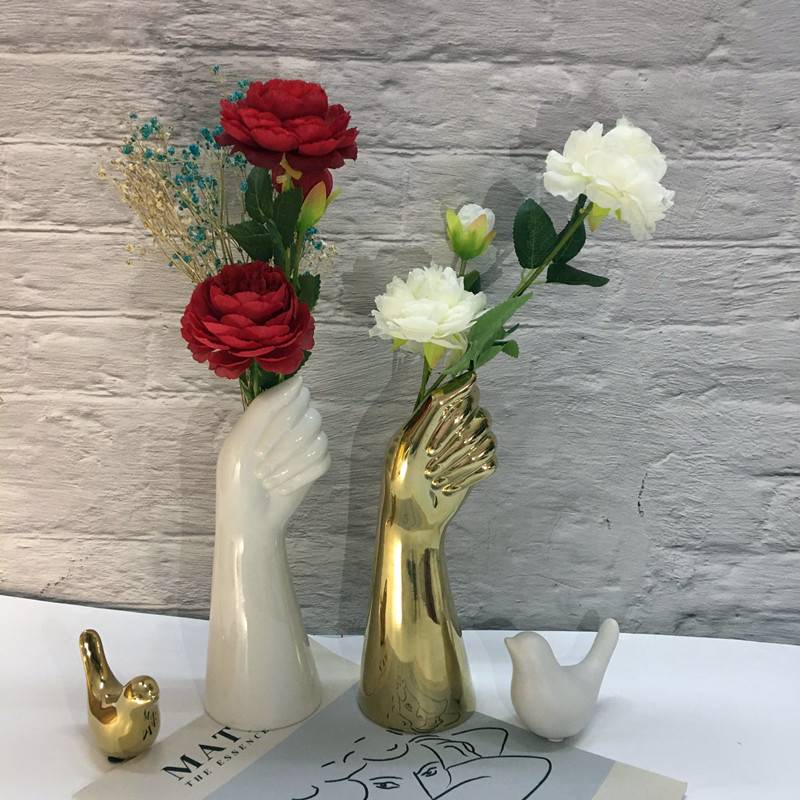 ArteLume Elegant Ceramic Vase – A Stylish Statement Piece for a Modern Interior