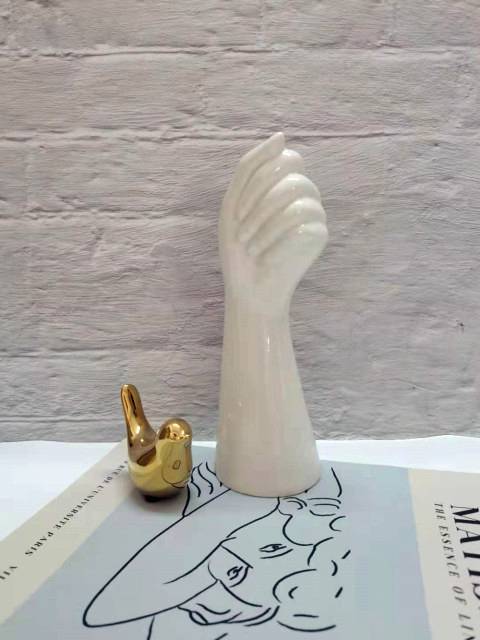 ArteLume Elegant Ceramic Vase – A Stylish Statement Piece for a Modern Interior