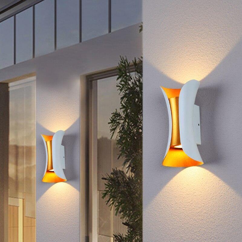 LustriaGlow – Stijlvolle Buitenwandlamp met Weerbestendig Design