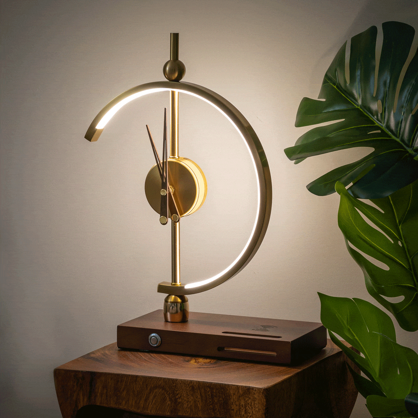 NagoyaLight – Luxury Lamp Clock with Wireless Charger