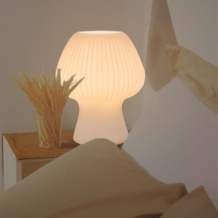 NostalgiaLight – Vintage Tafellamp met Tijdloze Elegantie