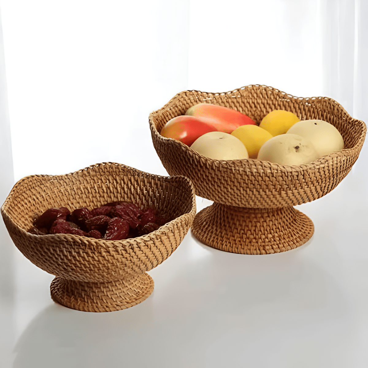 Rattanique Elegant Rattan Fruit Basket – Handwoven for a Natural Atmosphere