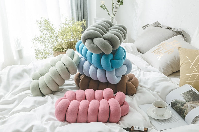 KnotLuxe – Handgeknoopte Decoratieve Knoopkussen met Moderne Uitstraling