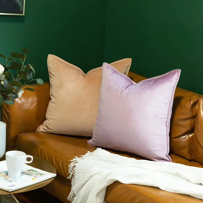 VelvetLuxe – Elegant Samt cushion cover with refined details