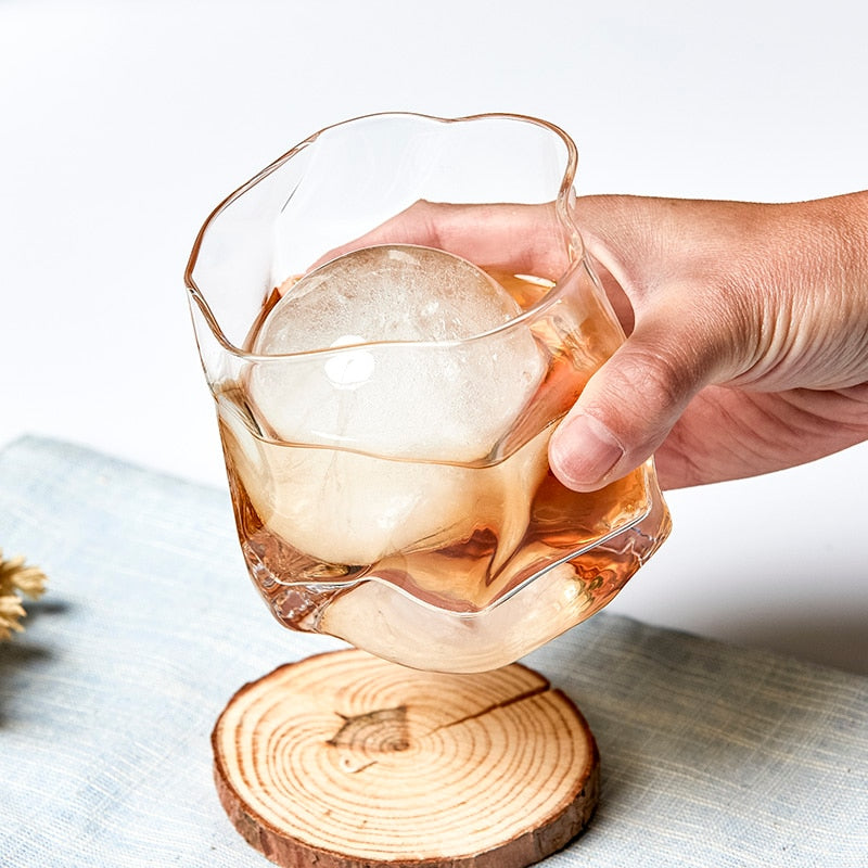 VerreLuxe – Exquise Whiskyglazenset met Dynamisch Vervormd Design