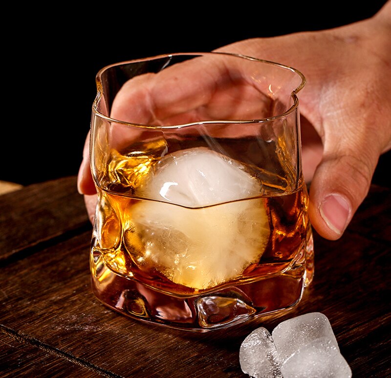 VerreLuxe – Exquise Whiskyglazenset met Dynamisch Vervormd Design