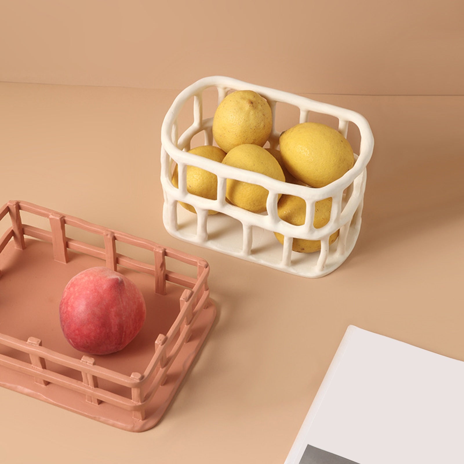 TerraWeave – Handgemaakte Hars Fruitmand met Natuurlijke Uitstraling