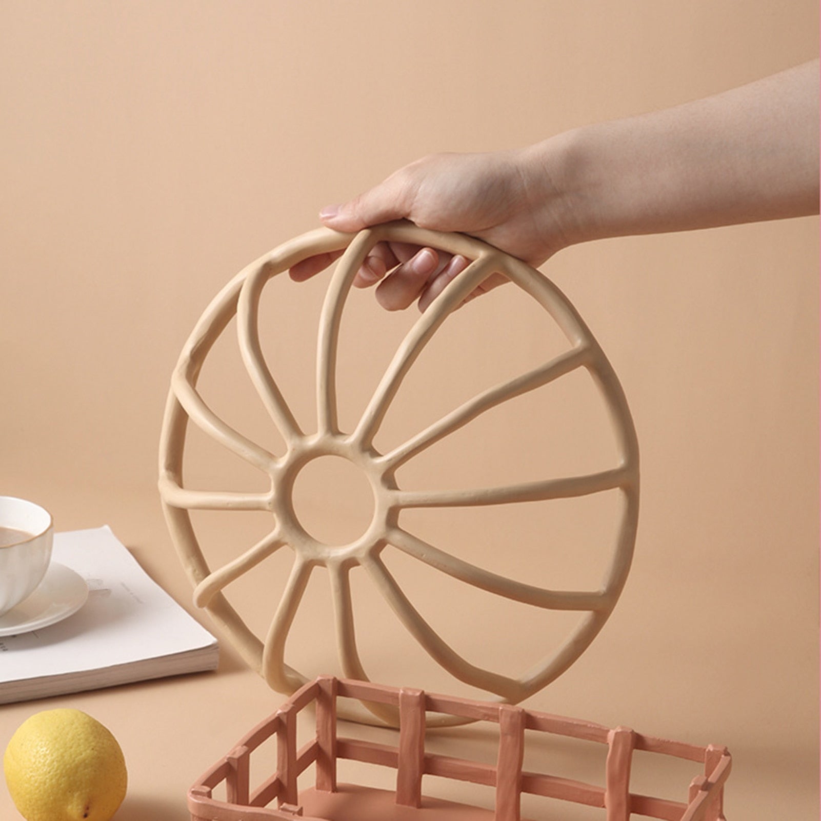 TerraWeave – Handgemaakte Hars Fruitmand met Natuurlijke Uitstraling