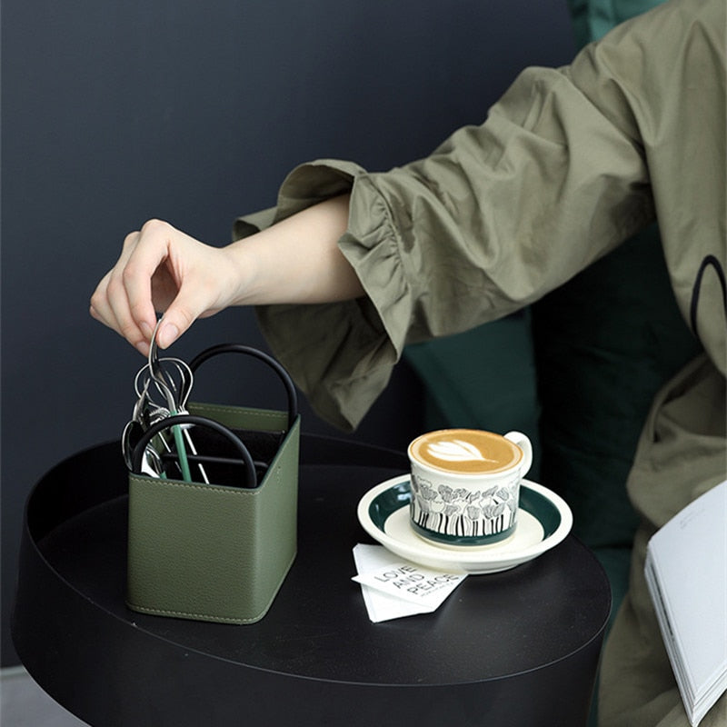 NordicLuxe – Stijlvolle Lederen Opbergmand met Minimalistisch Design