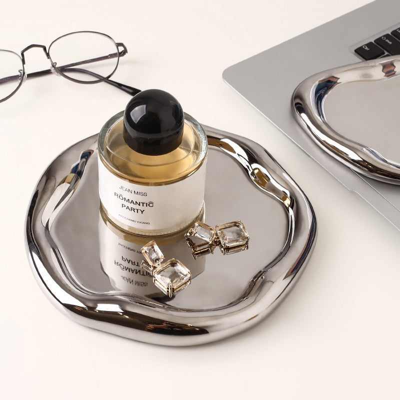 LustraTray – Shiny Ceramic Bowl with Unique Design