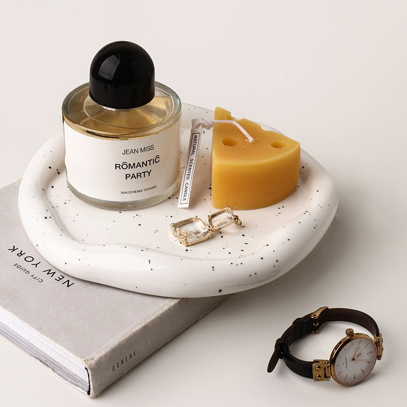LustraTray – Shiny Ceramic Bowl with Unique Design