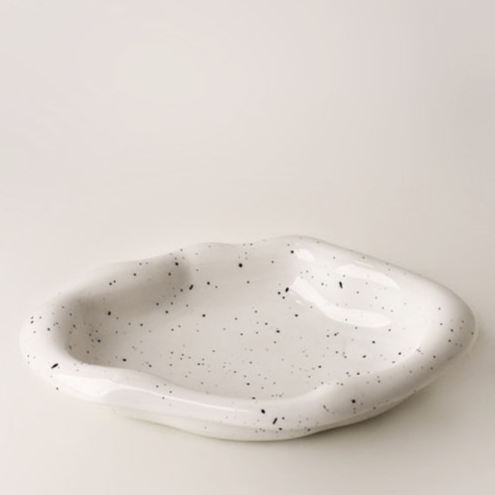 LustraTray – Shiny Ceramic Bowl with Unique Design