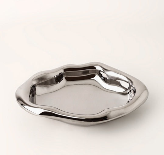 LustraTray – Shiny Ceramic Bowl with Unique Design