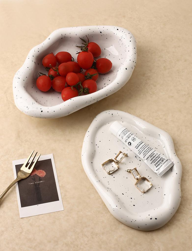 LustraTray – Shiny Ceramic Bowl with Unique Design