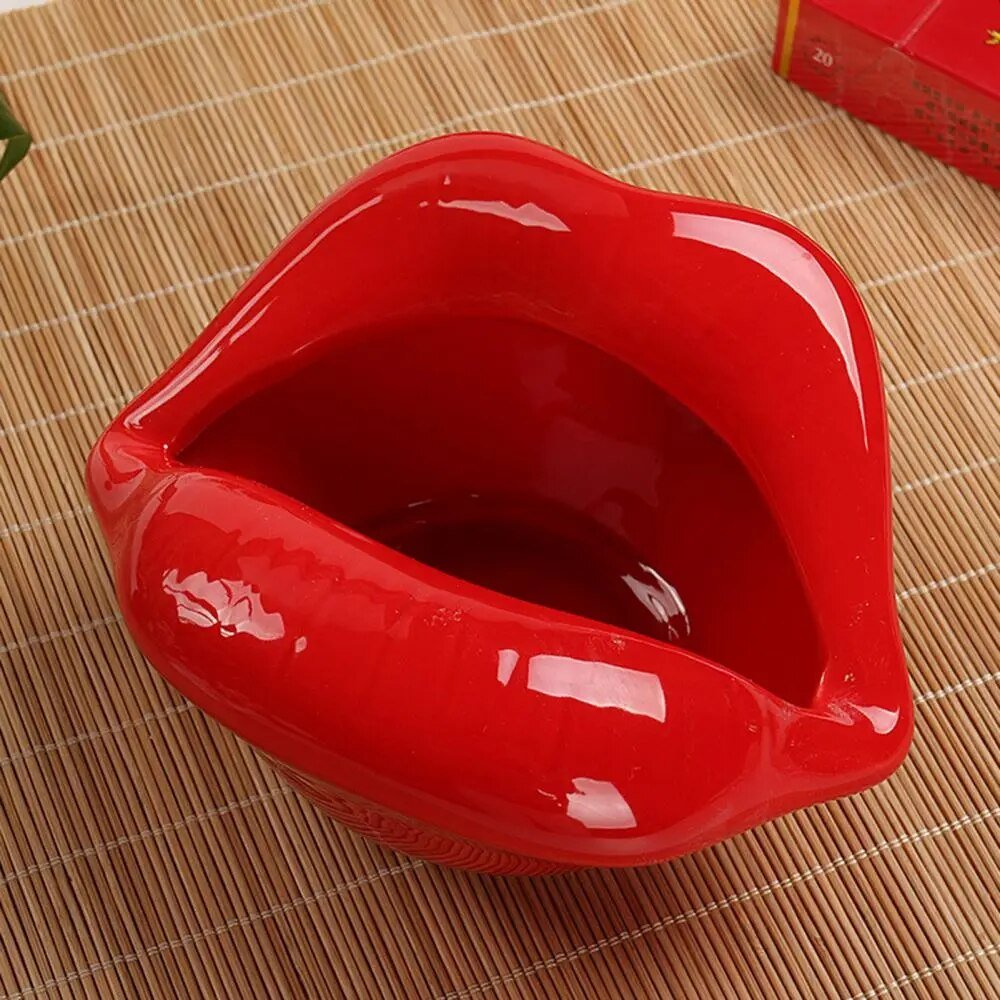 LipArt – Playful Ceramic Ashtray with Creative Design