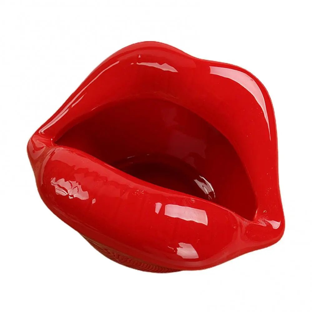 LipArt – Playful Ceramic Ashtray with Creative Design