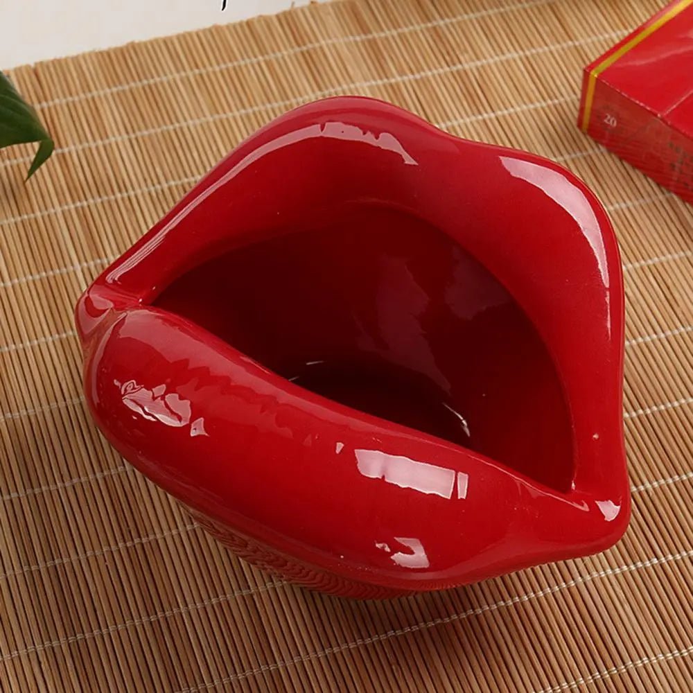 LipArt – Playful Ceramic Ashtray with Creative Design