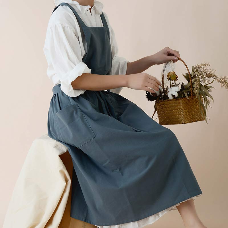 MaisonVire Elegance – Luxury Cotton Kitchen Apron with Cross Straps and Practical Pockets for a Stylish Look