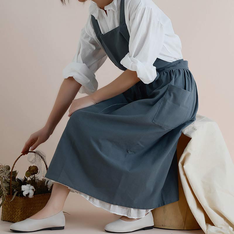 MaisonVire Elegance – Luxury Cotton Kitchen Apron with Cross Straps and Practical Pockets for a Stylish Look