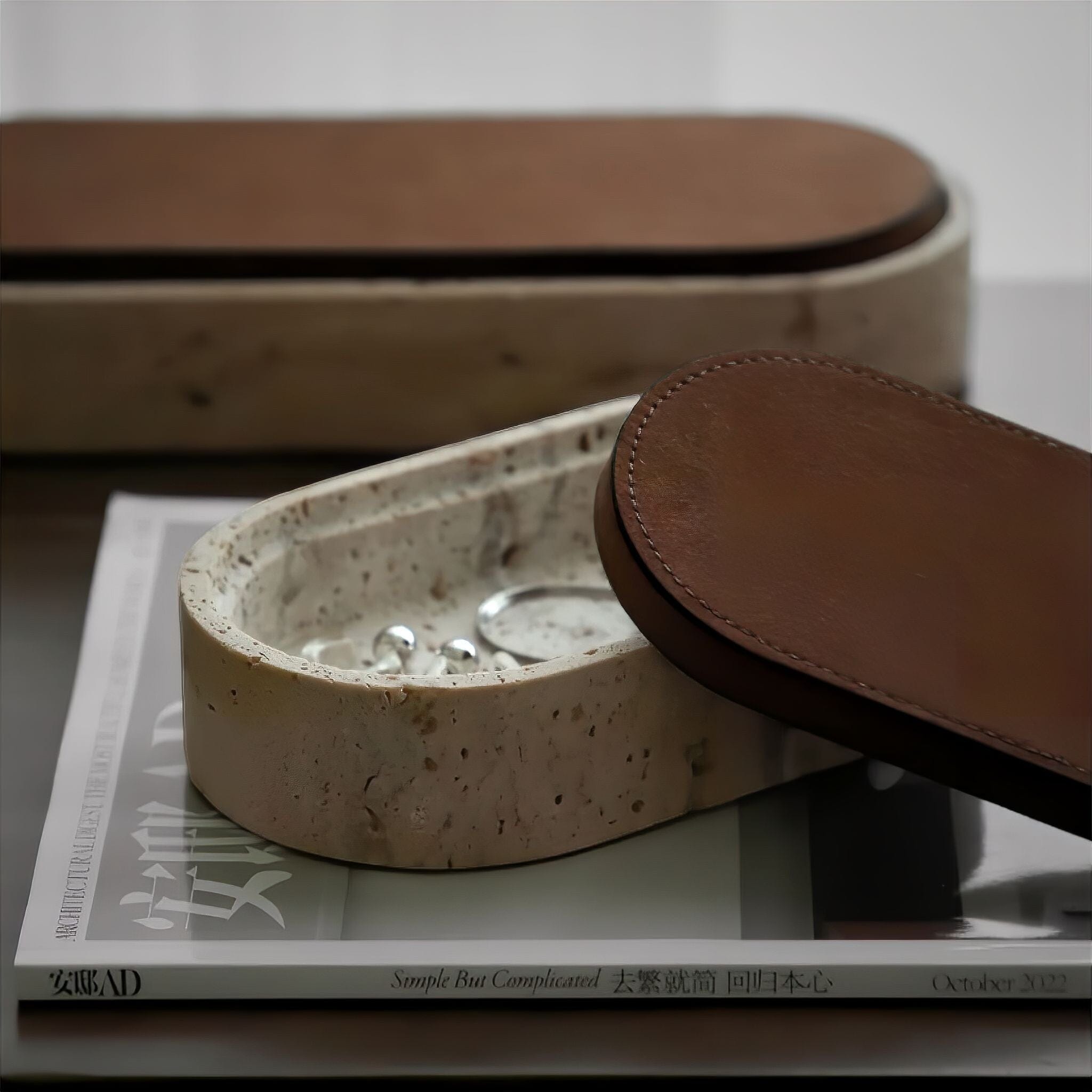 Boîte à bijoux en travertin ovale avec couvercle en cuir – boîte de rangement décorative en pierre